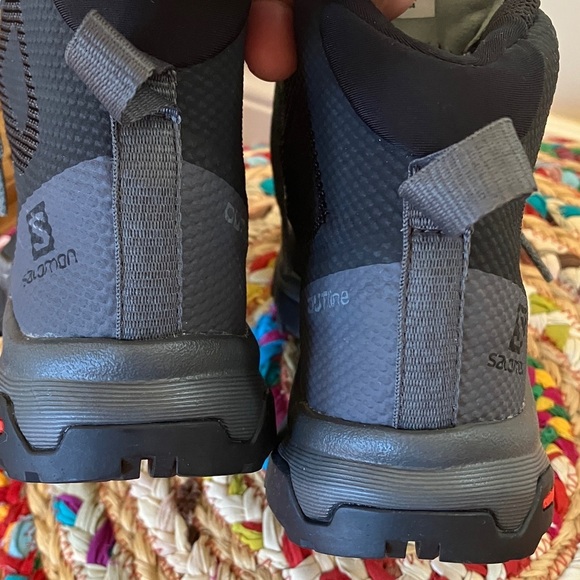 NWOB Salomon Contagrip Black Hiking Boots with Gray Laces - Picture 6 of 9